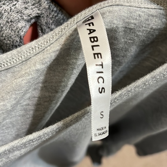 Fabletics open elbow shirt - Picture 4 of 5